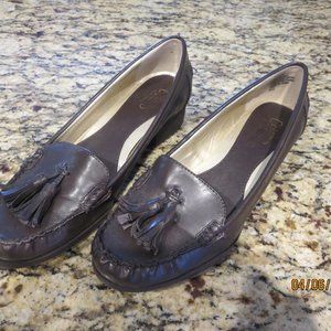 Women's Chaps Brown  Leather Loafers Sz 8B
